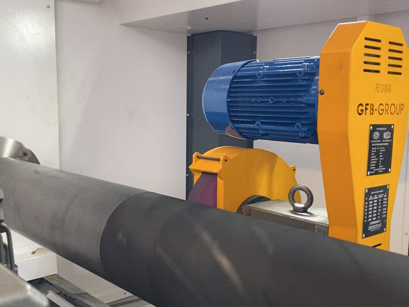 Erősített cső és CNC gép technológia a precíziós fémiparban.