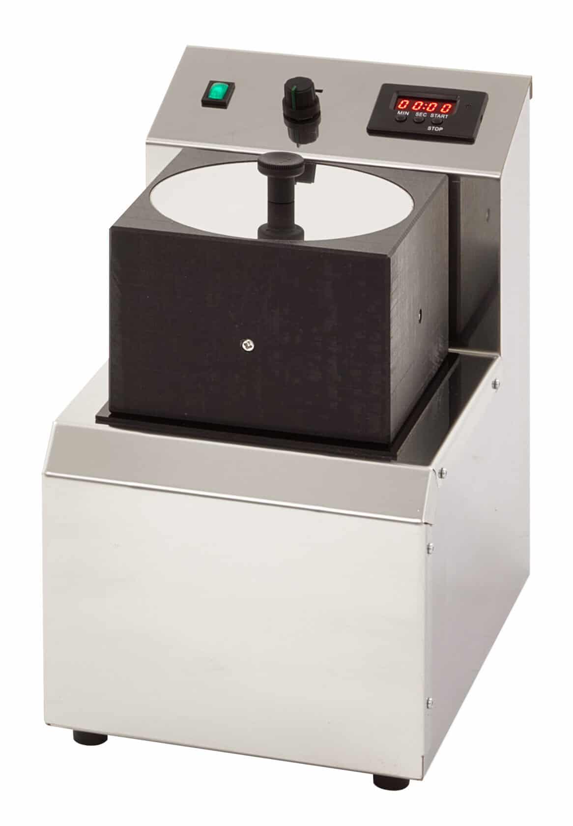 Precíziós fémipari eszköz, modern technológiával, CNC gépek és lézertechnológia támogatásával.