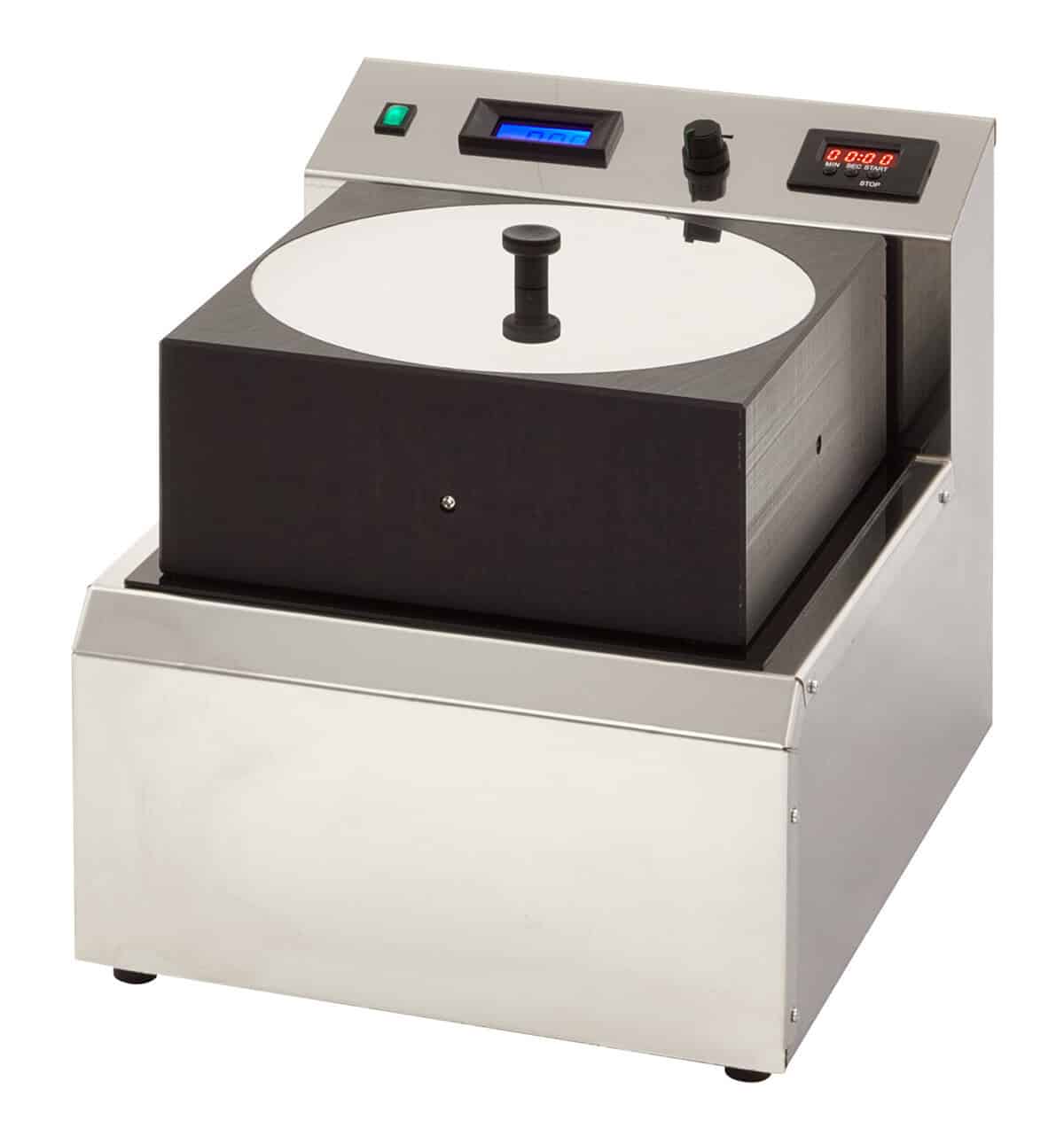 Precíziós CNC gép a fémiparban, modern technológiával és 20+ év tapasztalattal.